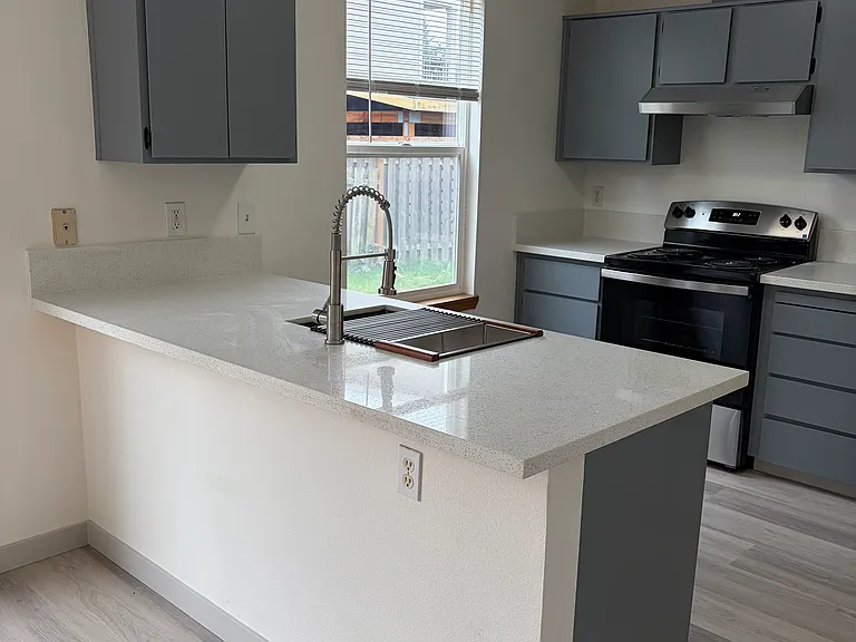 17320 SW Ellis Ct — Photo 15
