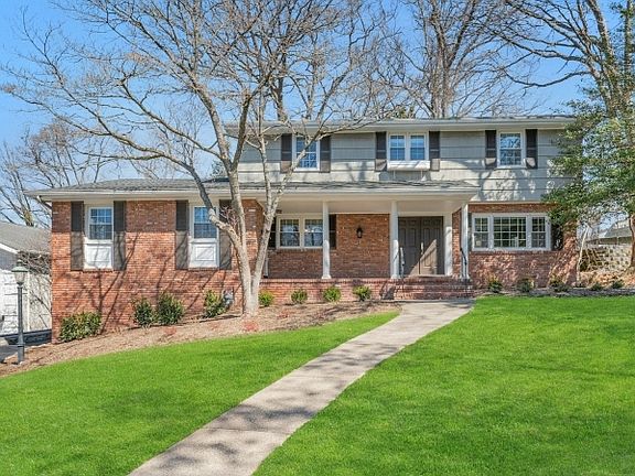 2nd image of 366 Valley View Ave