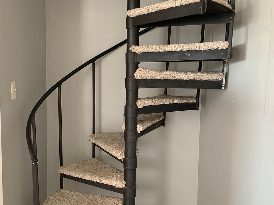 Circular stairs to bedroom