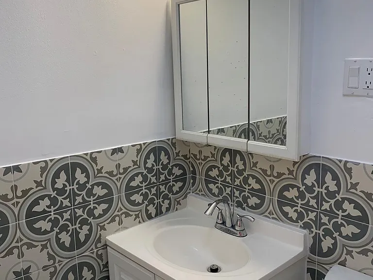 173 Griffith St #2 — Photo 9