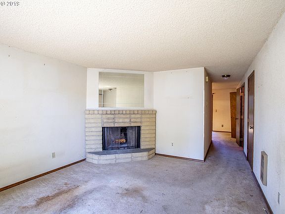 3rd image of 7018 NE 43rd St APT C