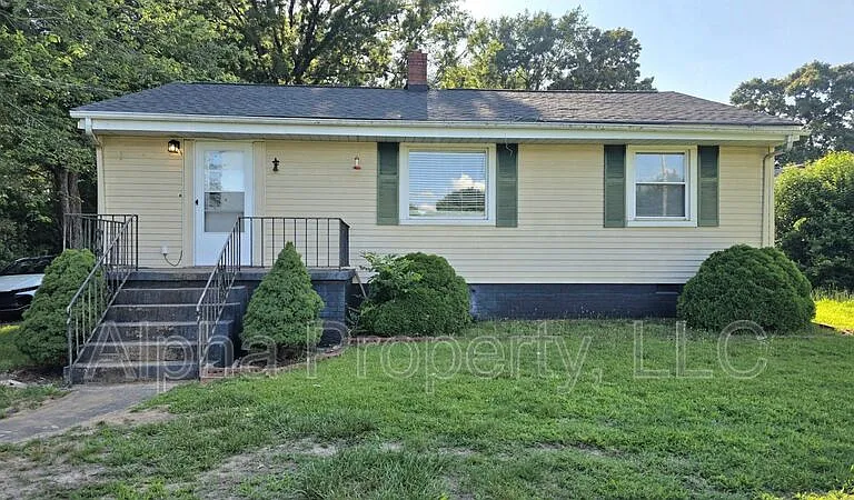 213 Donnan Rd — Photo 1