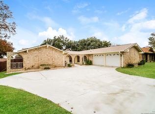 322 Madrid Dr, Universal City, TX 78148