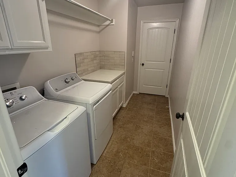 4408 Brooklyn Ave — Photo 21