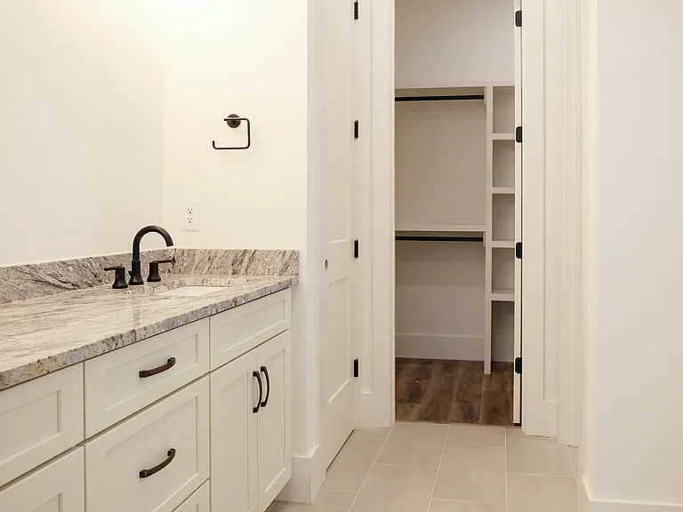 2824 Valley Rd — Photo 13