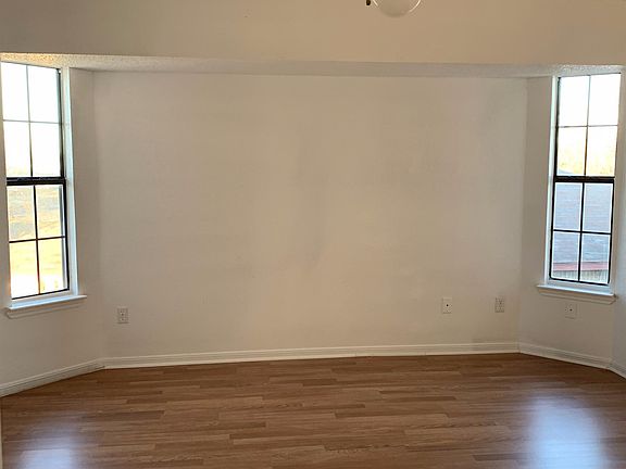 4th image of 901 Clairidge Ave APT A