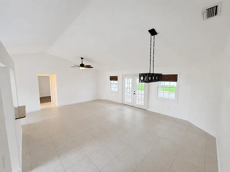 1549 SW Nervia Ave — Photo 3