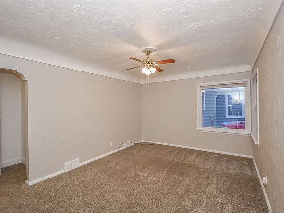 4th image of 284 E 20th St