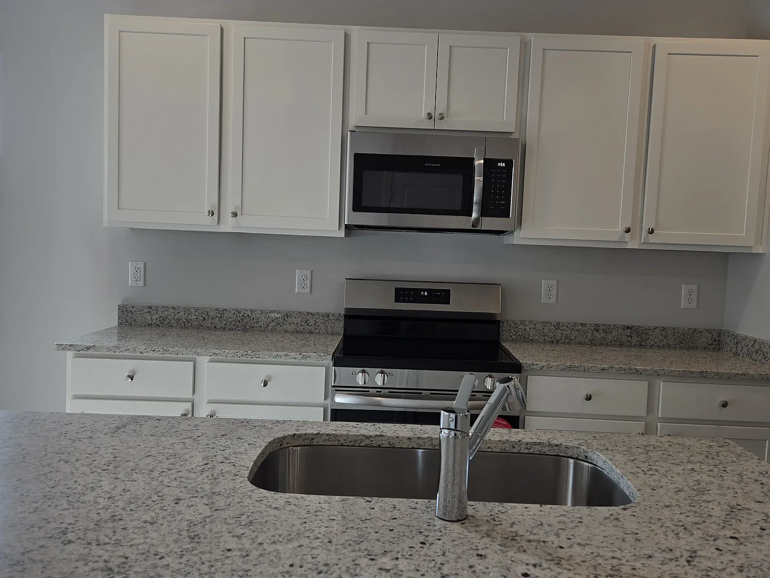 3 bed, 1437 sqft, $1,950 — Photo 4