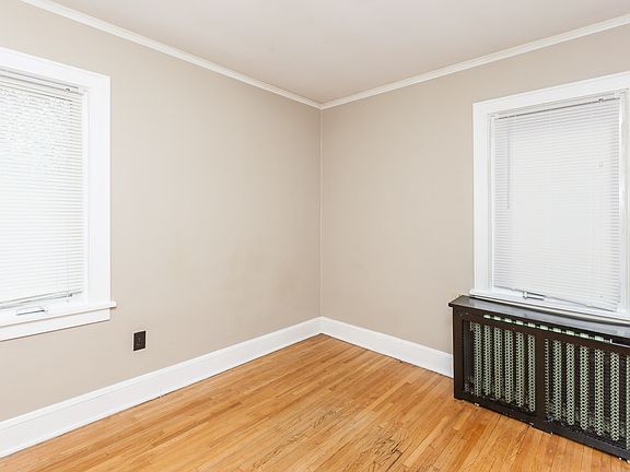 5th image of 305 5th Ave S