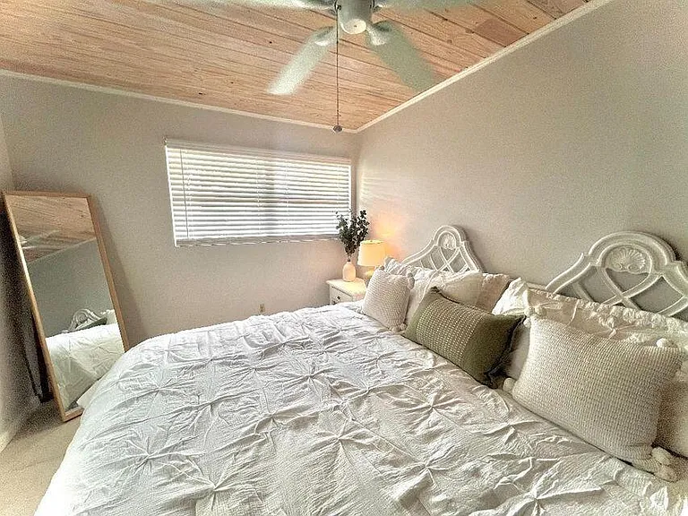 1540 Lantana Ln — Photo 7