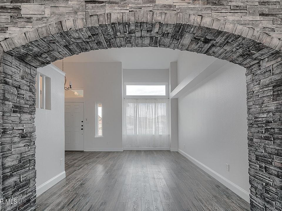 1st image of 455 Shadow Glen Ct