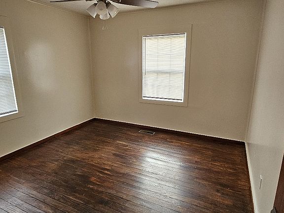 3rd image of 316 Leatherwood Dr