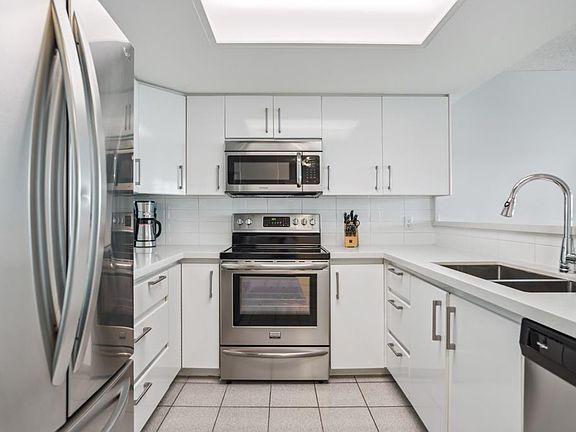 3rd image of 1128 Quebec St #1303