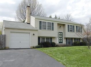 612 Merlins Ln, Herndon, VA 20170