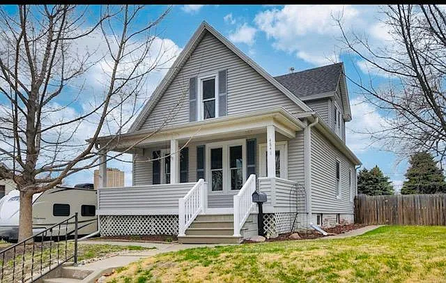 4 bed, 2222 sqft, $2,700 — Photo 1