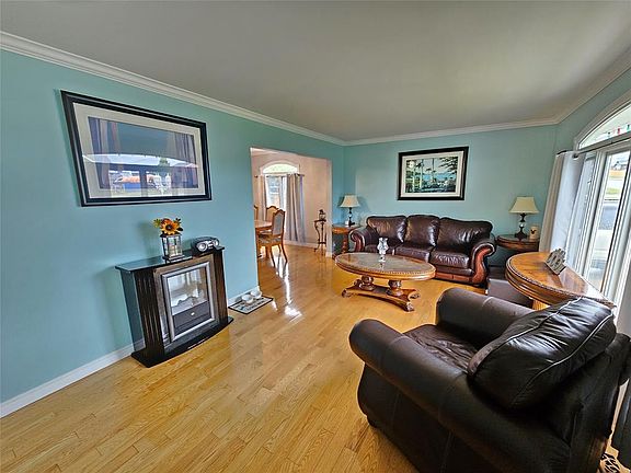 4th image of 875 Hudson Drive