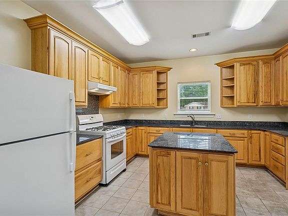 5th image of 19441 Camille Ln