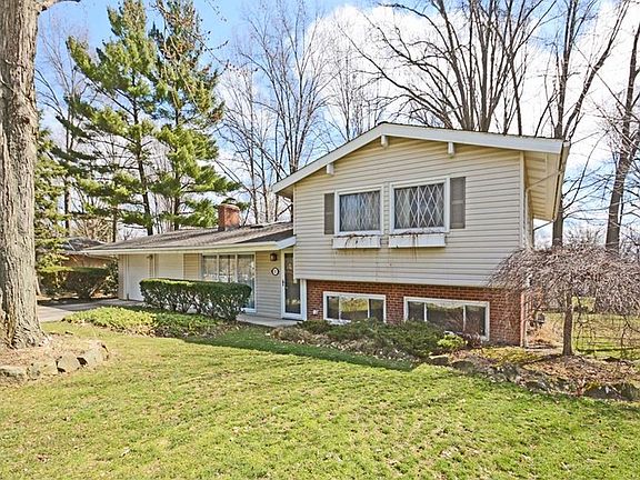 5th image of 521 Edinborough Dr