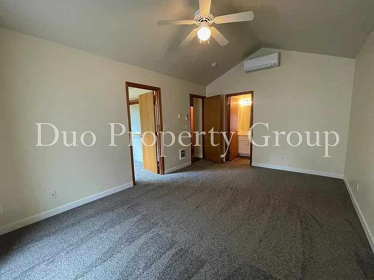 610 S 41st Ct — Photo 16