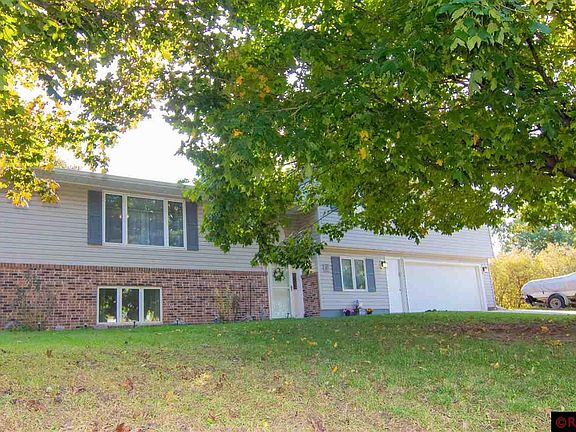 2nd image of 18 Jaymar Dr