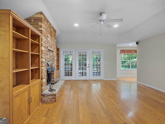 4th image of 311 Lochland Pl