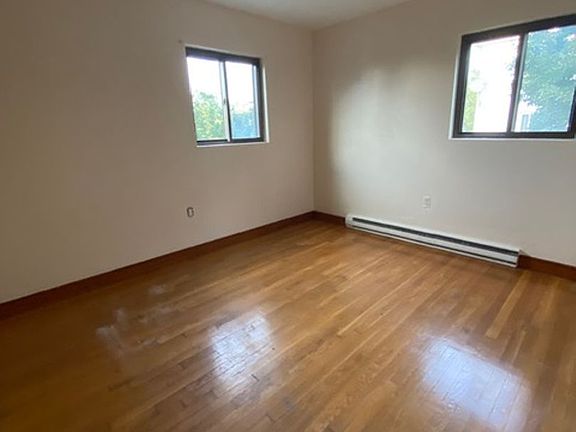 5th image of 836 Sea St APT 3