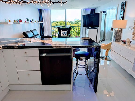5th image of 1800 Andrews Avenue #6B