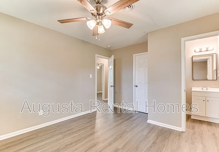 2328 Prague Ct — Photo 29