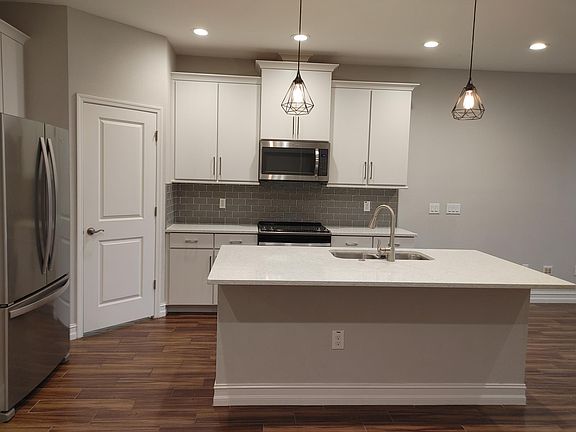 3rd image of 3305 Painted Blossom Ct