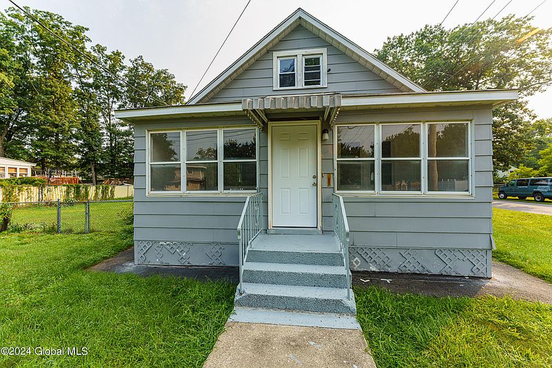 4th image of 3131 McDonald Avenue