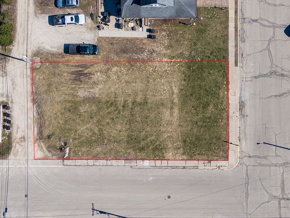 2nd image of 300 Lake St