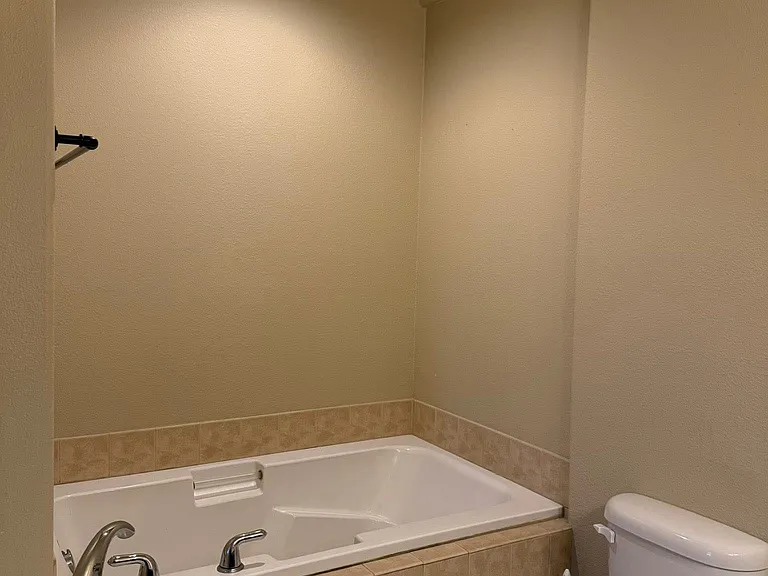 4332 SW 183rd Ter — Photo 7