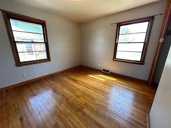 5th image of 133 Virginia Ave
