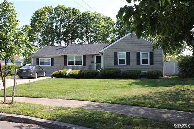 1st image of 16 Bradish Ln