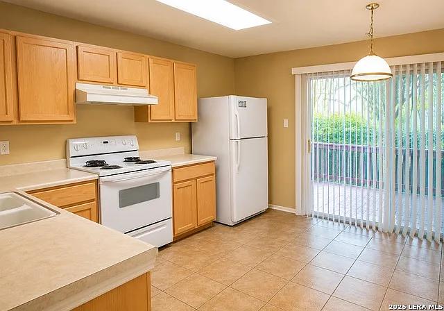 3 bed, 2.0 bath, 1462 sqft, $1,695 — Photo 4