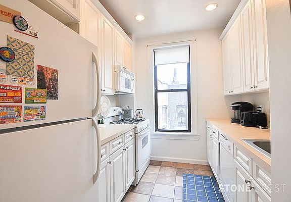 4th image of 521 W 122nd St #3R