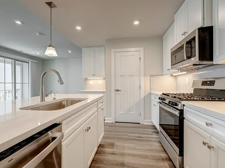 42560 Invergordon Ter — Photo 11
