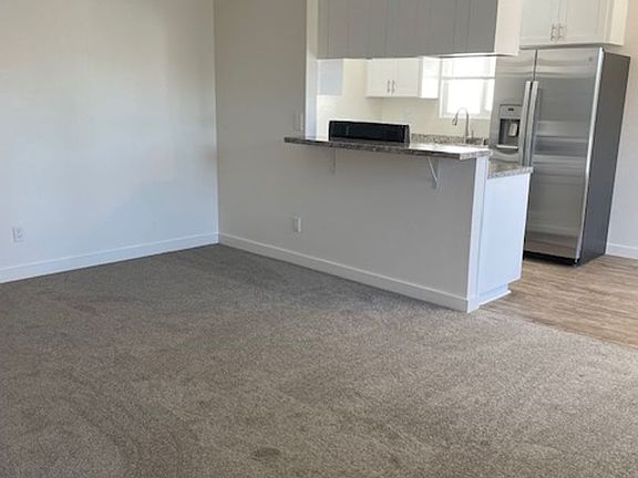 4th image of 221 16th St Unit 3
