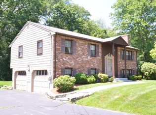 386 Coronation Dr, Franklin, MA 02038