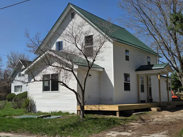 120 Center St, Six Lakes, MI 48886