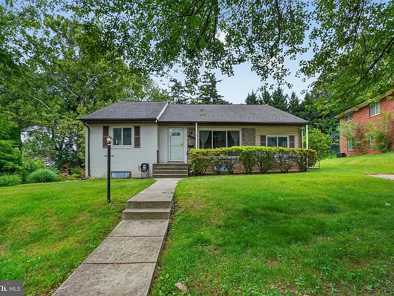 9211 E Parkhill Dr — Photo 1
