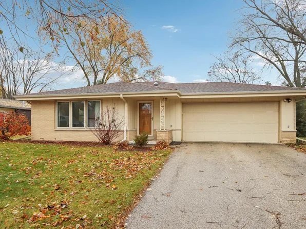1705 Chapman DRIVE, Waukesha, WI 53189