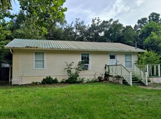 1060 Pinewood St, Apalachicola, FL 32320