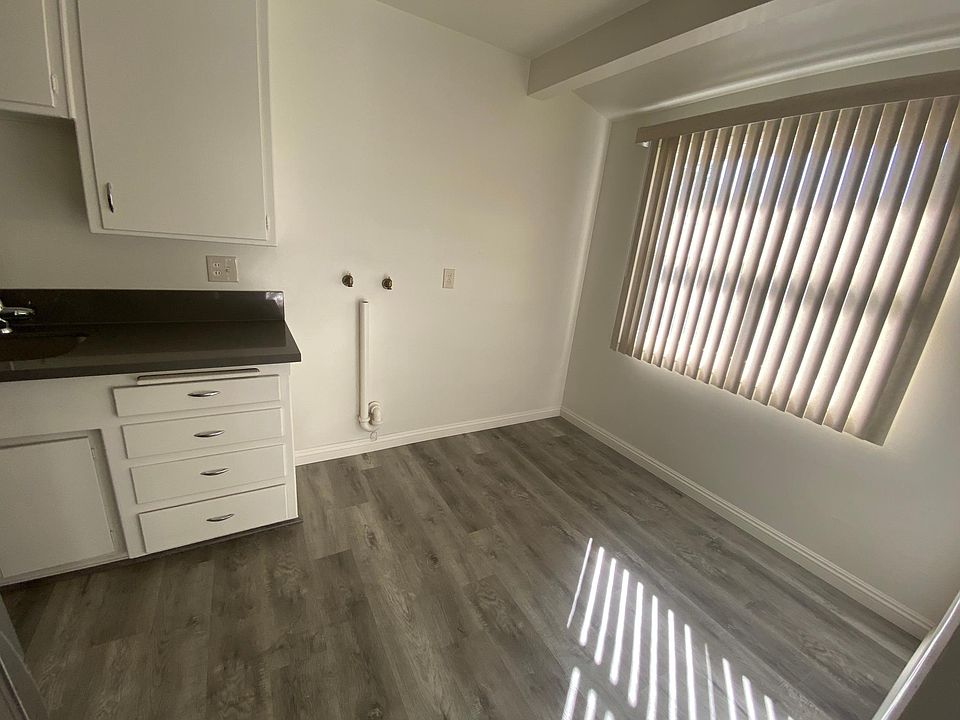 1st image of 406 S Lincoln Pl #B