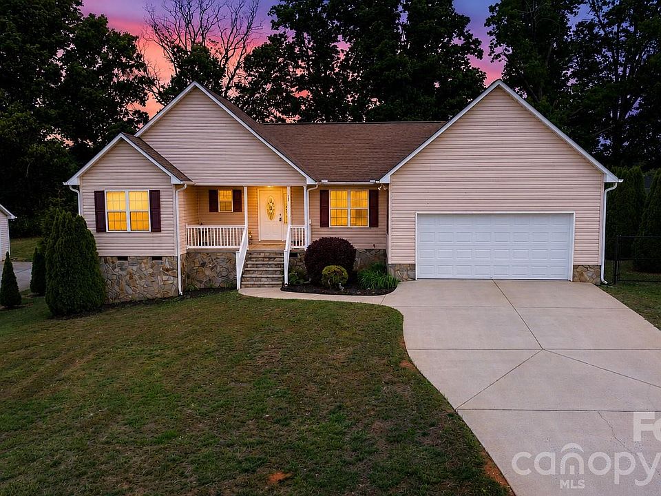 1st image of 227 Periwinkle St