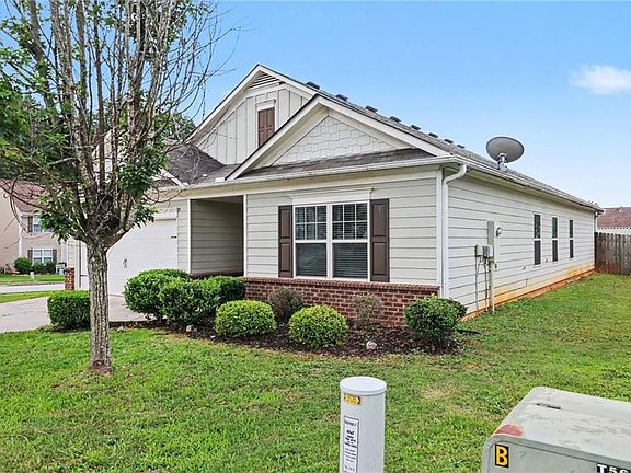 3rd image of 4205 Magnolia Pl