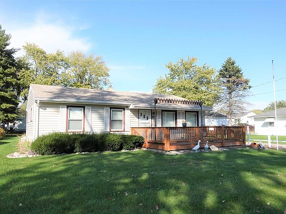 2nd image of 1221 Spruce Ave