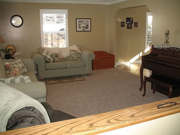 5th image of 719 W 580th St S