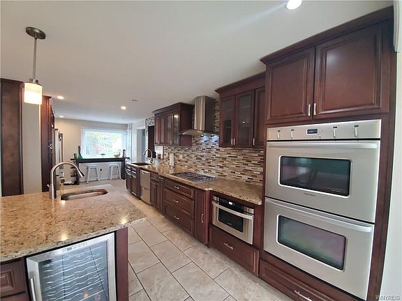 3rd image of 272 Spruce St